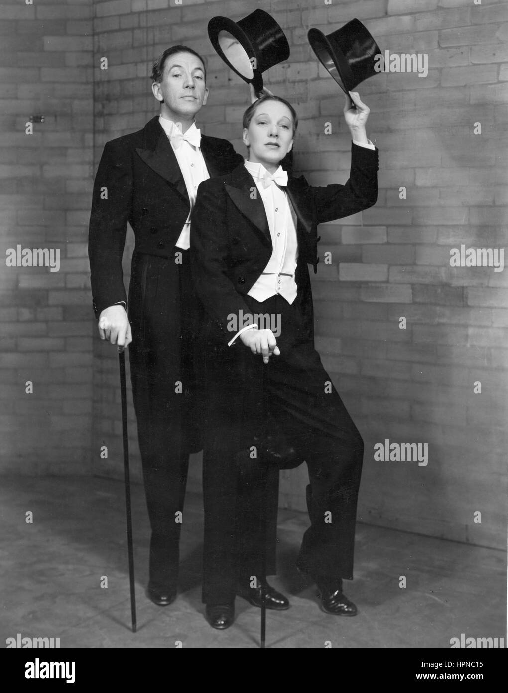 Noel Coward und Gertrud Lawrence, 1936, als George und Lily Pepper, in "Red Peppers", einem One-Act-Stück in Noel Cowards Stück "Tonight at 8:30". Diese Broadway-Produktion spielte im National Theatre. Um meine anderen Vintage-Bilder zu sehen, suchen Sie nach Prestor Vintage Stockfoto