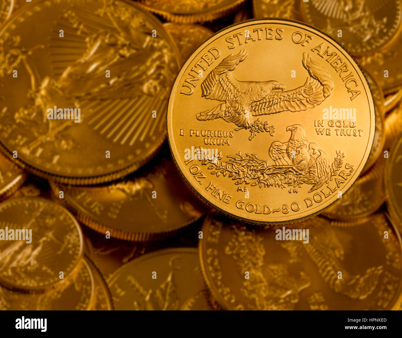 Zusammengesetzte Änderung der goldene Münze in GOLD sagen Vertrauen wir auf Gott wir in USA Vertrauen statt Stockfoto