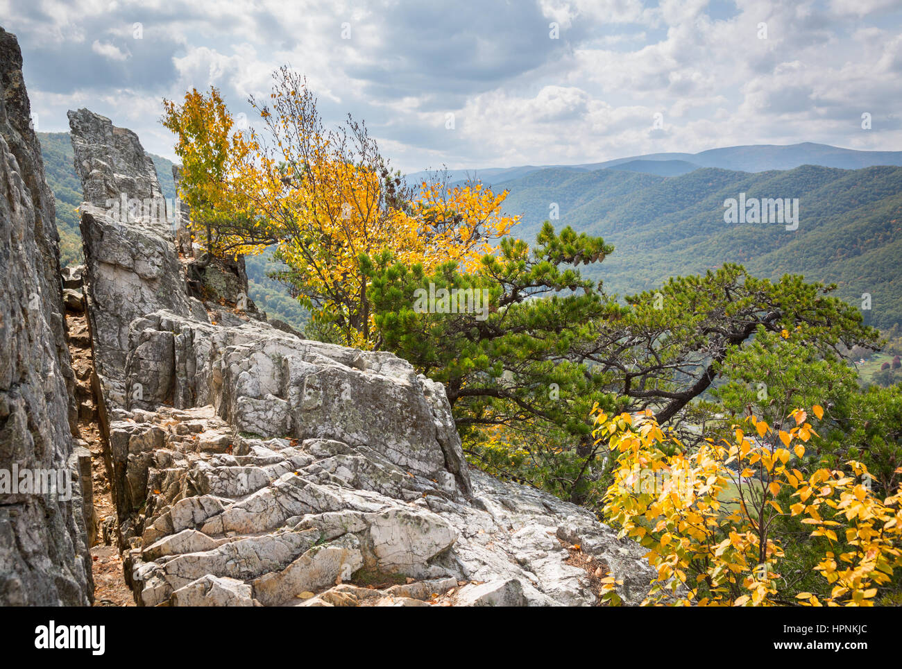 Gipfel des felsigen Granit Berg oben Seneca Rocks in West Virginia Stockfoto