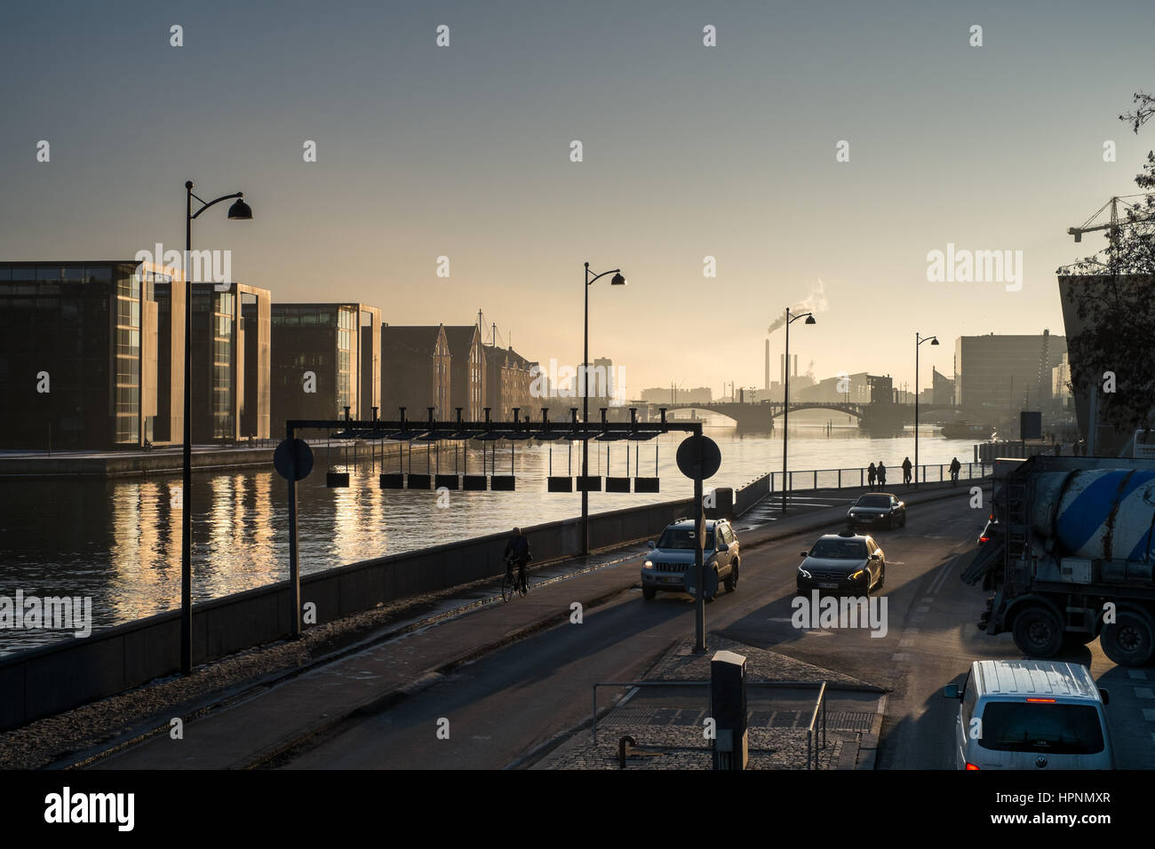 Købenshavns Hvam Hafen von Kopenhagen Abendsonne, Langebro Brücke im Hintergrund Stockfoto