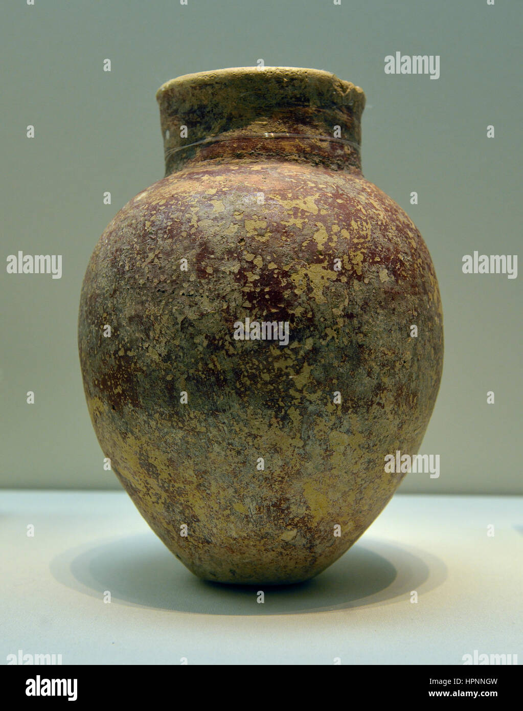 Vase mit Slip. Dhahran. 2000-1800 V. CHR.. Keramik. Nationalmuseum, Riyadh. Stockfoto
