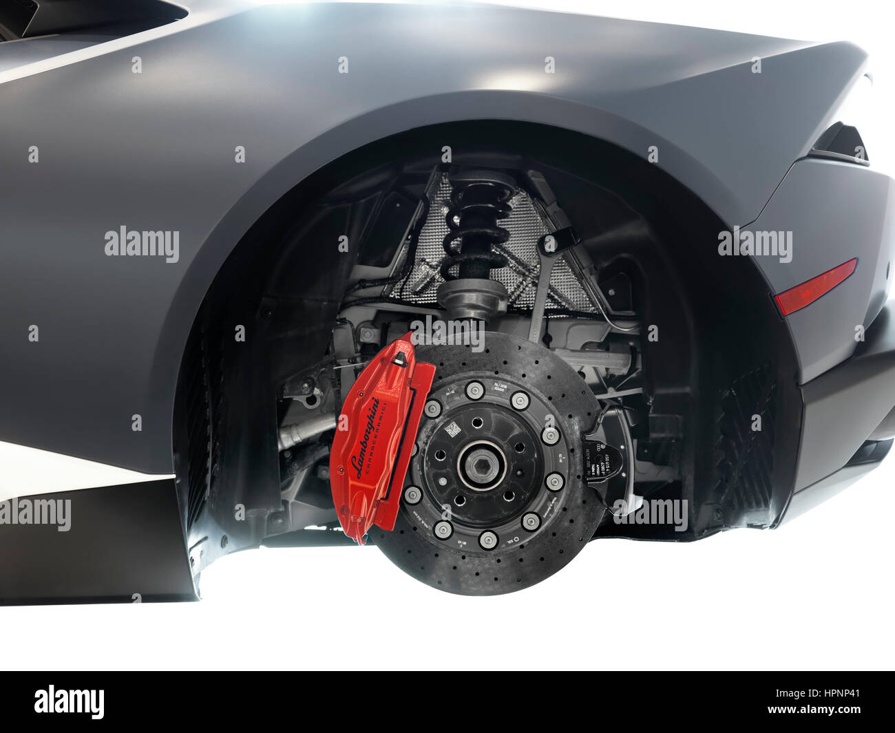Nahaufnahme von Lamborghini Sportwagen Leistung-Keramik-Bremsen, eine  Scheibe und einem Bremssattel Stockfotografie - Alamy