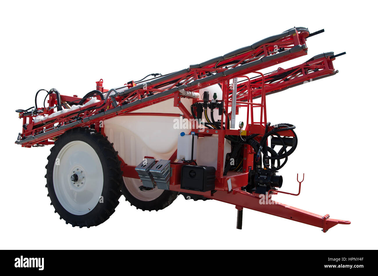 Traktor gezogene Sprühgeräte von Kulturflächen Ausrüstung. Vollhydraulische Boom Sprayer. Spritzen mit Pflanzenschutzmitteln. Auf einem weißen Hintergrund. Stockfoto