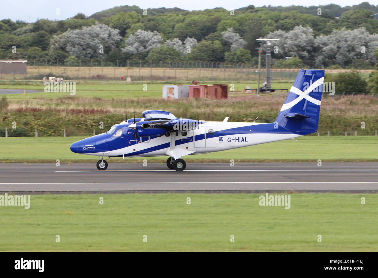 G-HIAL, eine de Havilland DHC-6-400 Twin Otter in Kanada (Viking Air) von Loganair im Auftrag der schottischen Regierung am Flughafen Prestwick betrieben. Stockfoto