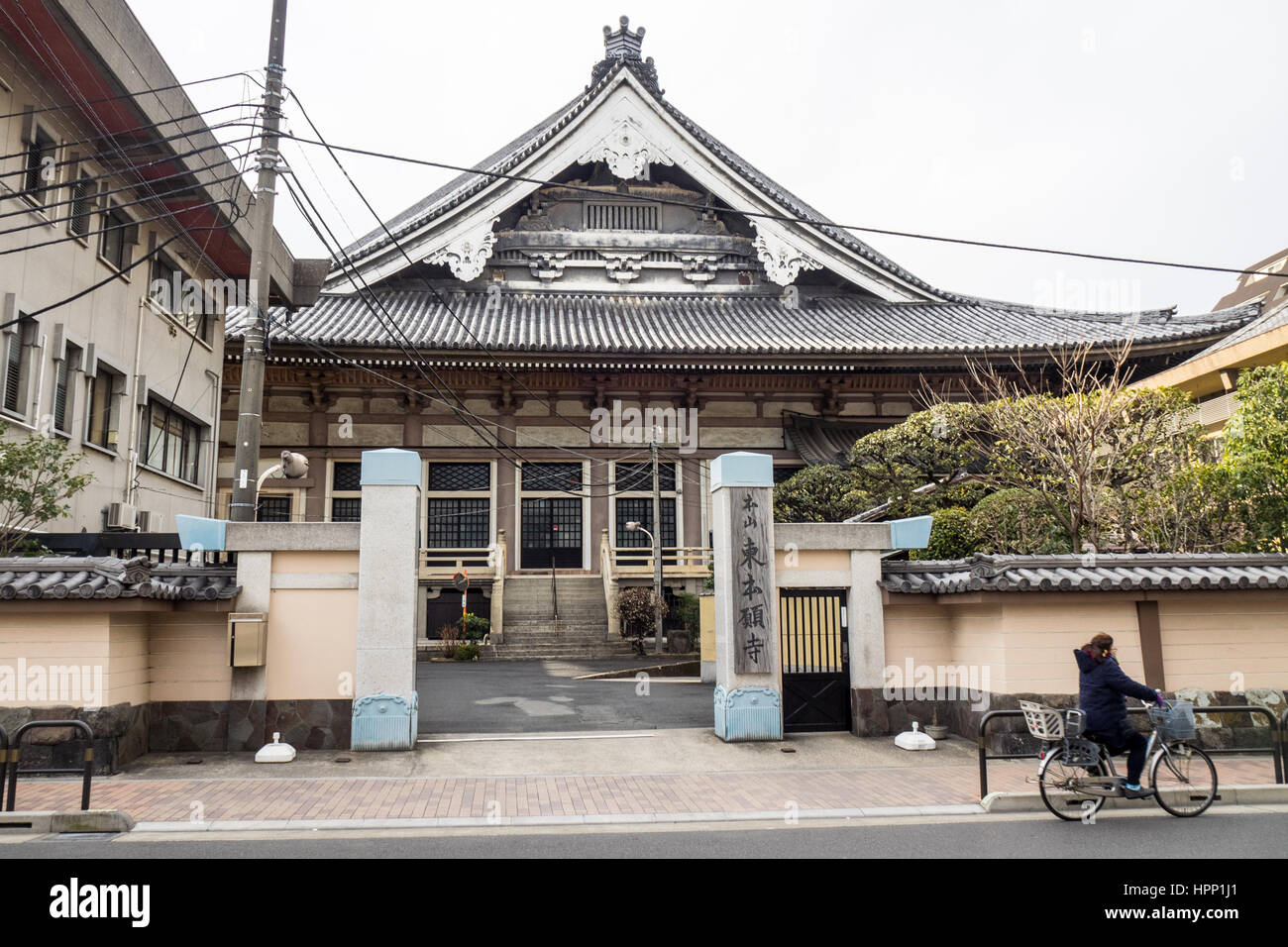 Altar-Higashihongan-Ji-Tempel, ein buddhistischer Tempel im Bezirk Asakusa, Taito Ward Zentrum Tokios. Stockfoto