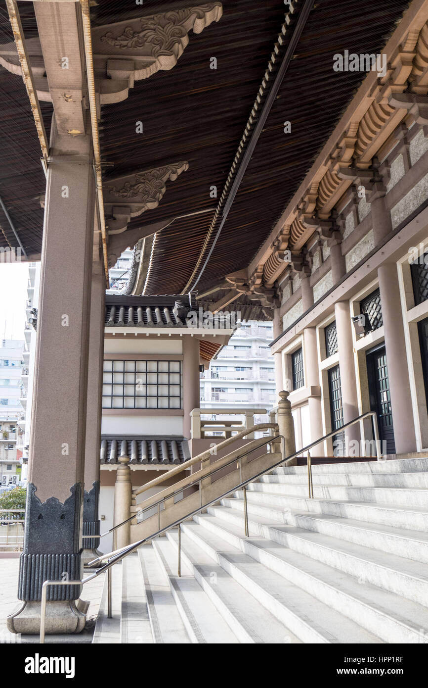 Altar-Higashihongan-Ji-Tempel, ein buddhistischer Tempel im Bezirk Asakusa, Taito Ward Zentrum Tokios. Stockfoto