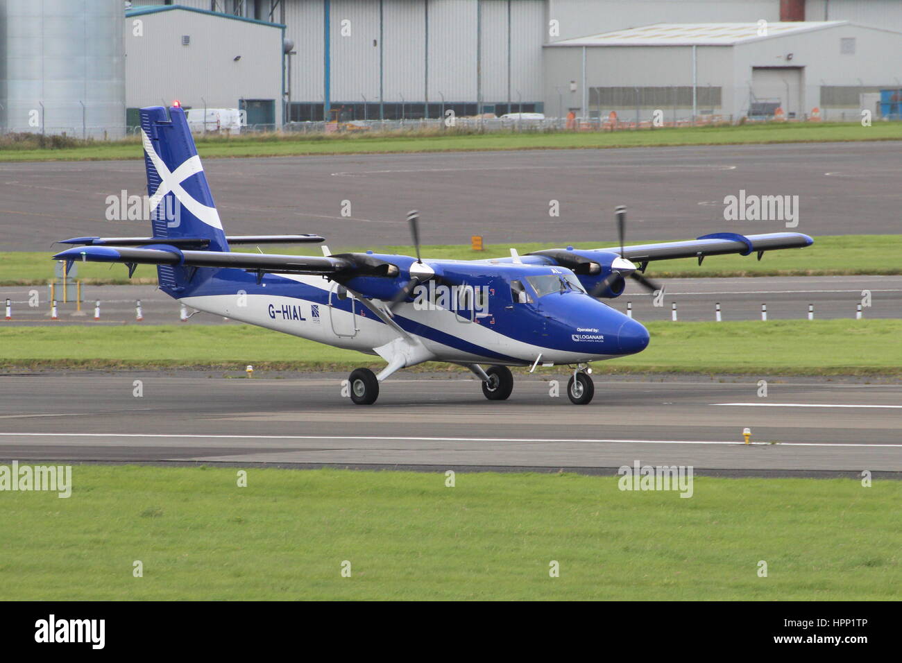 G-HIAL, eine de Havilland DHC-6-400 Twin Otter in Kanada (Viking Air) von Loganair im Auftrag der schottischen Regierung am Flughafen Prestwick betrieben. Stockfoto