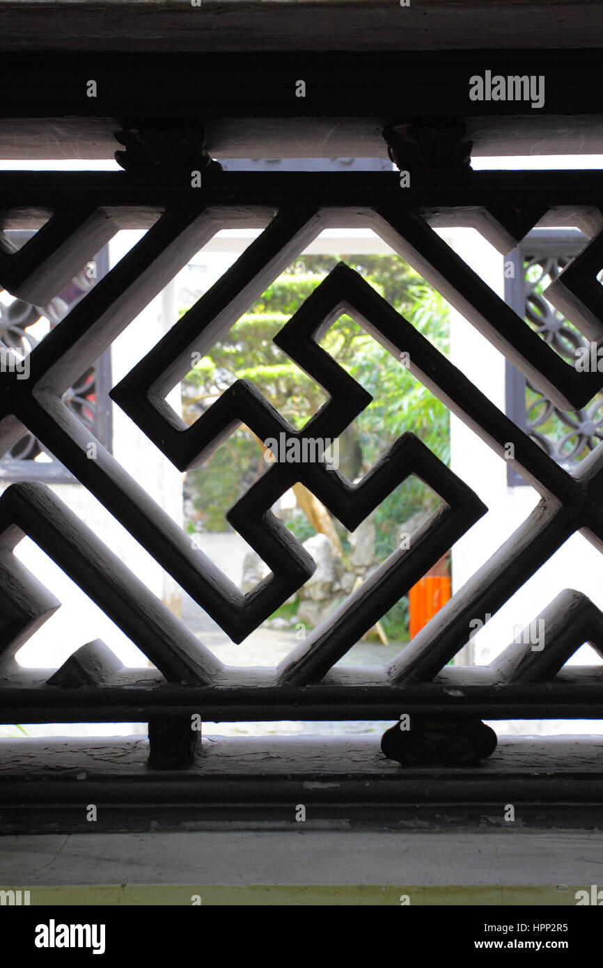 Hakenkreuz - dekoratives Element der Bars im alten Yu-Yuan-Garten in Shanghai, China. Flachen DOF! Stockfoto