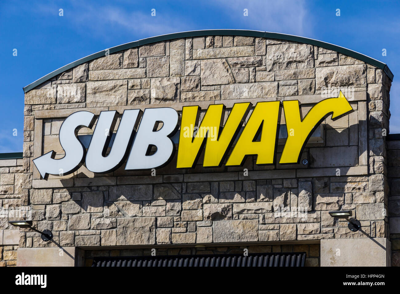 Indianapolis - ca. Februar 2017: Subway Sandwich Lage. U-Bahn ist der weltweit größte Submarine Sandwich Kette V Stockfoto