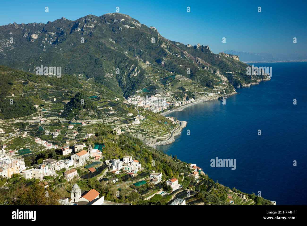 Blick von der Villa Rufolo mit Blick auf die Amalfi-Küste und den Golf von Salerno, Ravello, Kampanien, Italien Stockfoto