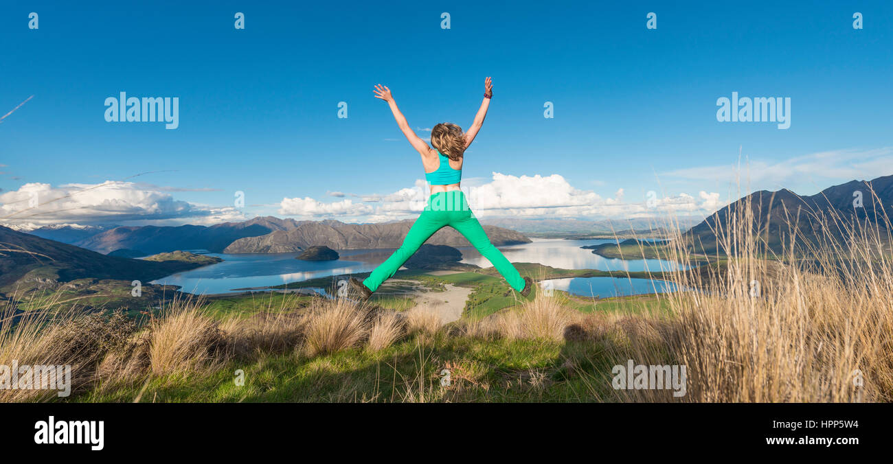 Frauenbeschneidung ein Kapern, Ansicht des Lake Wanaka, Rocky Peak, Rocky Peak Park, Otago Southland, Neuseeland Stockfoto