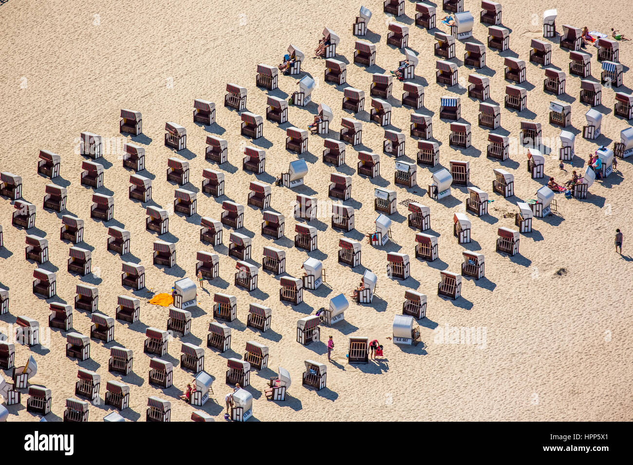Strandkörbe am Sandstrand, Sellin, am Baltischen Meer, Ostseeküste, Mecklenburg-Western Pomerania, Deutschland Stockfoto