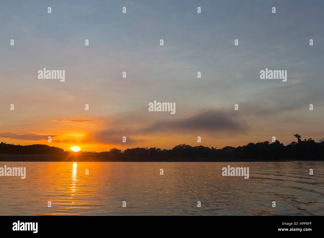 Peru, Amazonas-Becken, Manu Nationalpark Rio Madre De Dios bei Sonnenuntergang Stockfoto