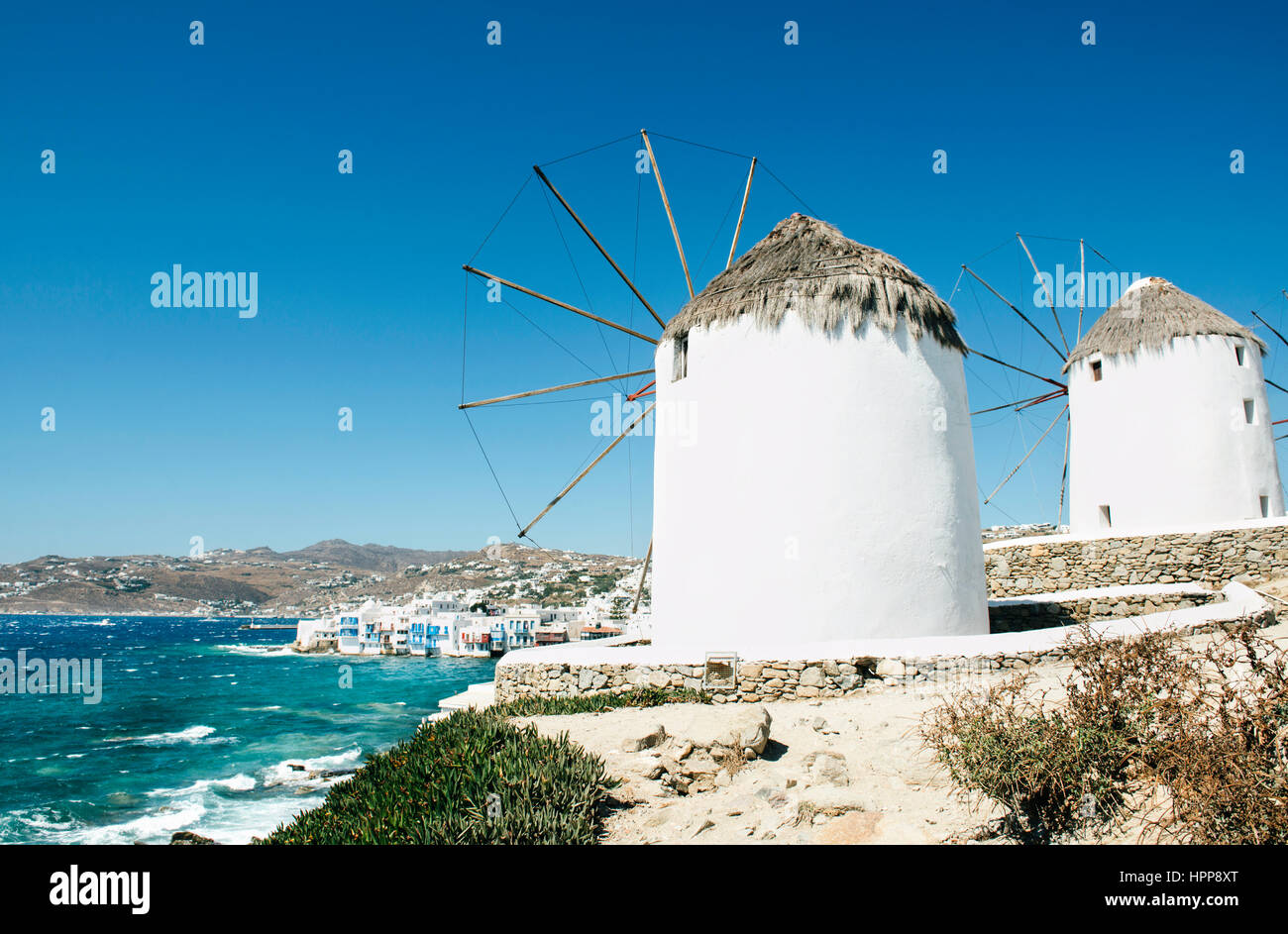 Griechenland, Mykonos, Blick auf traditionellen Windmühlen Stockfoto
