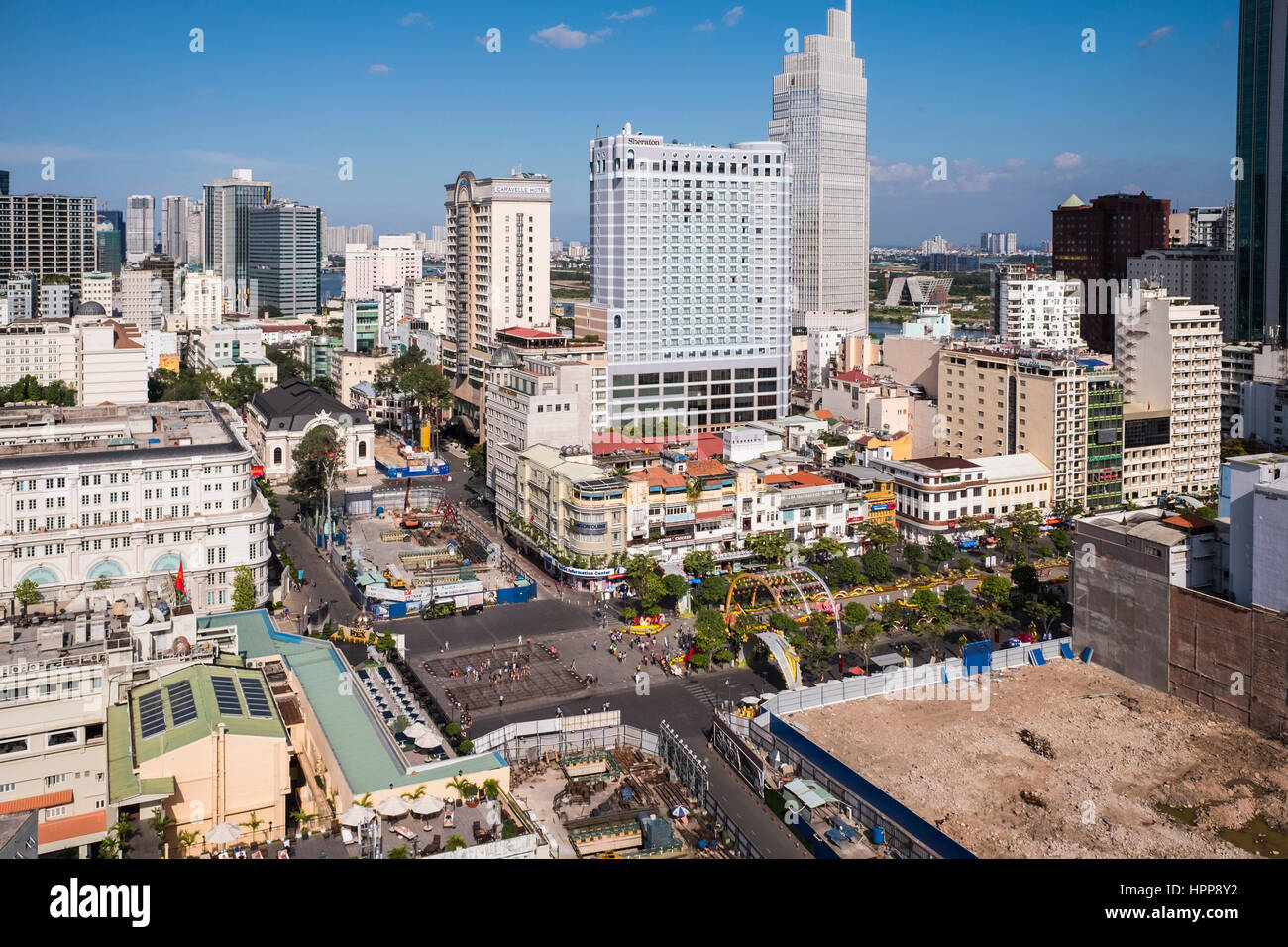 Blick von der Dachterrasse aus der Liberty Hotel über der Skyline von Ho Chi Minh City, Vietnam Stockfoto