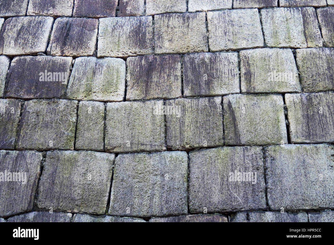 Granitstein bildet die Grundstein des Schlosses Edo Turm in die Ost-Gärten der Kaiserpalast von Tokio Gründe. Stockfoto