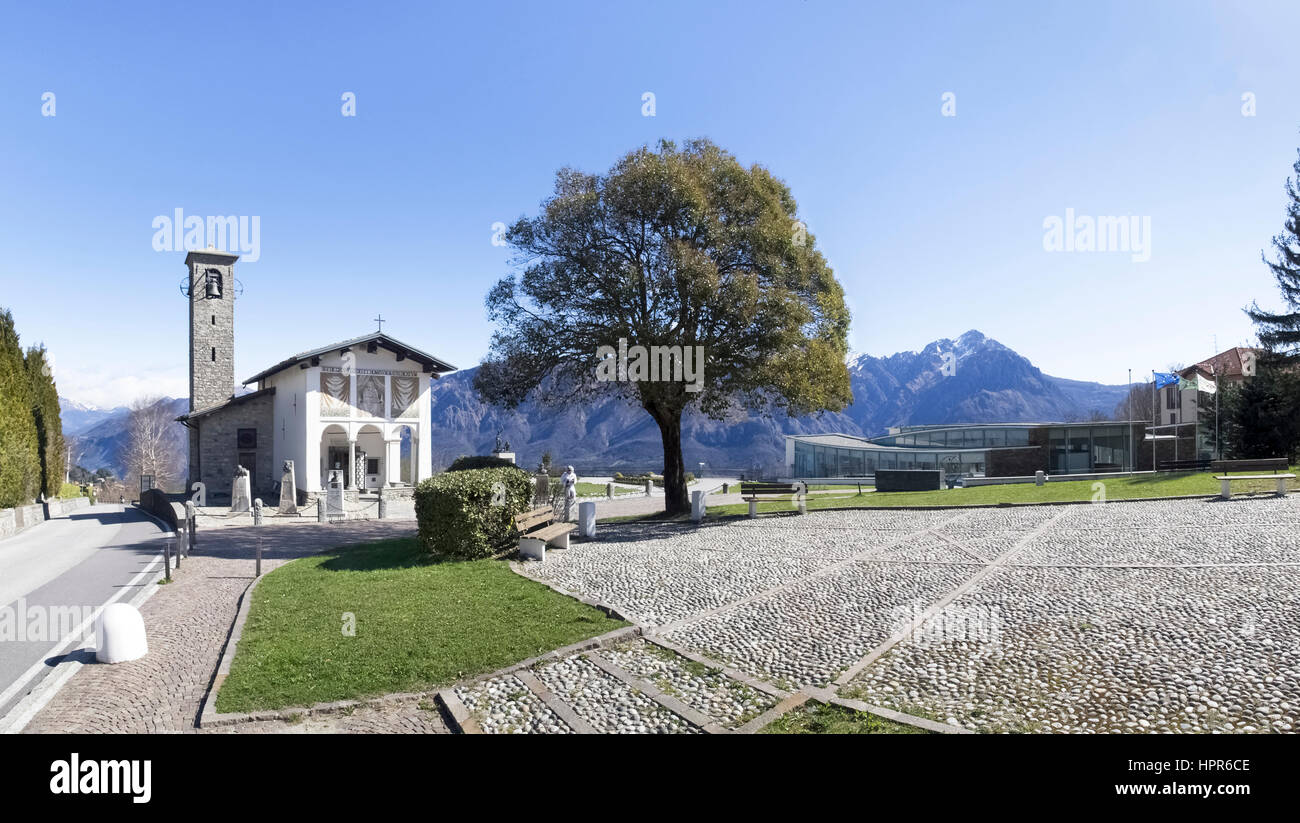 Wallfahrtskirche der Madonna del Ghisallo, Italien - 1. April 2015: die Kirche stammt aus Jahrhunderten. XVII im Inneren ist ein Gemälde der Jungfrau Maria Stockfoto