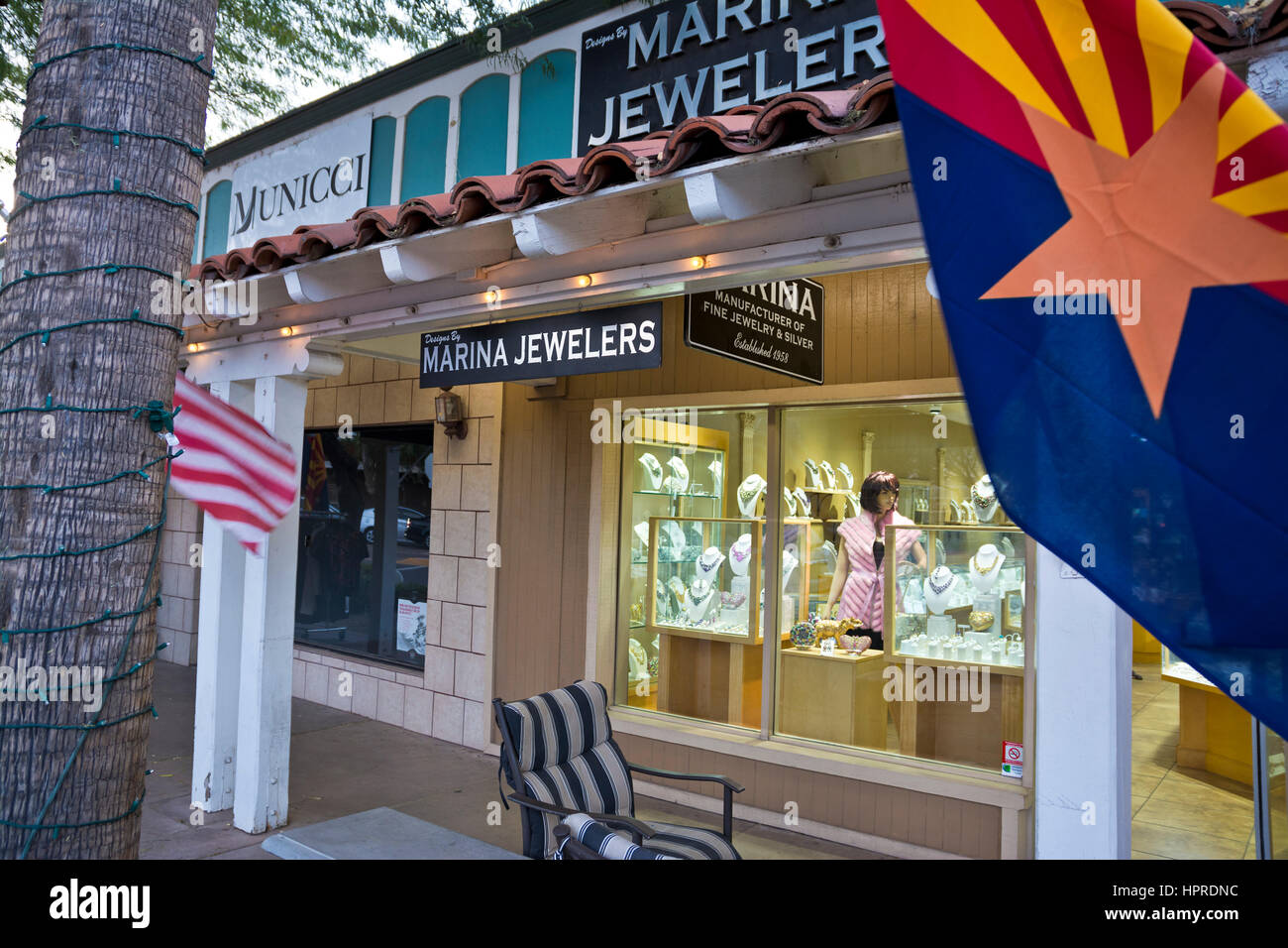 Marina Juweliere und anderen Geschäften auf der 5th Avenue in Scottsdale, Arizona, USA. Stockfoto