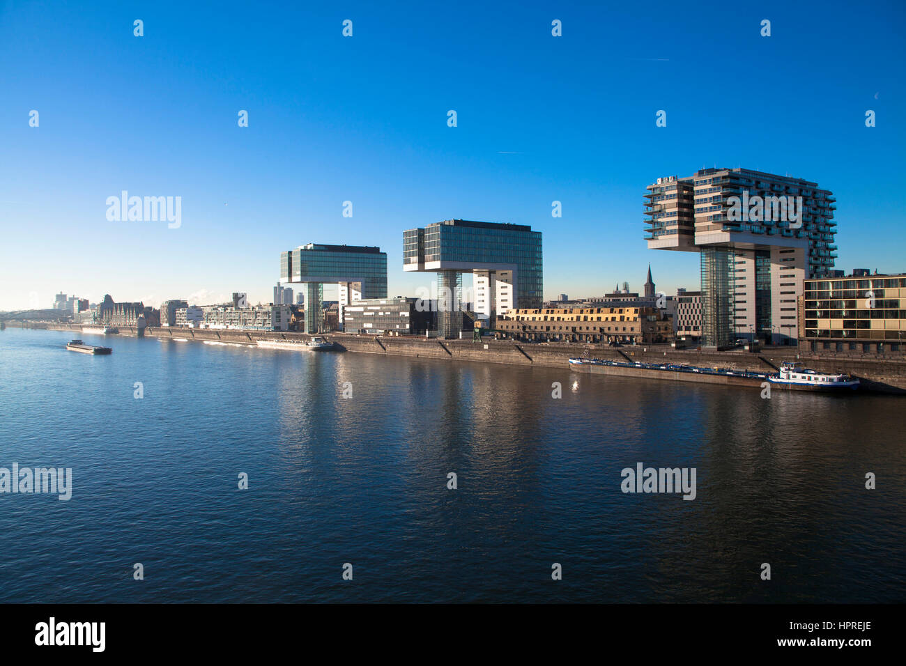 Europa, Deutschland, Köln, die Kran-Häuser am Hafen Rheinau Architekten Hadi Teherani, Rhein. Stockfoto