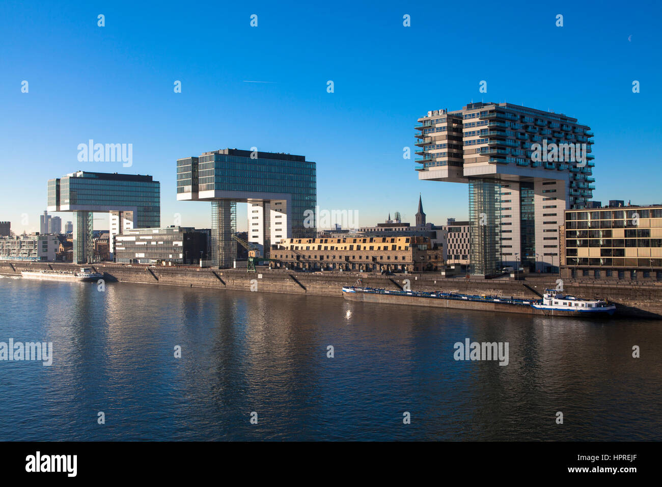 Europa, Deutschland, Köln, die Kran-Häuser am Hafen Rheinau Architekten Hadi Teherani, Rhein. Stockfoto