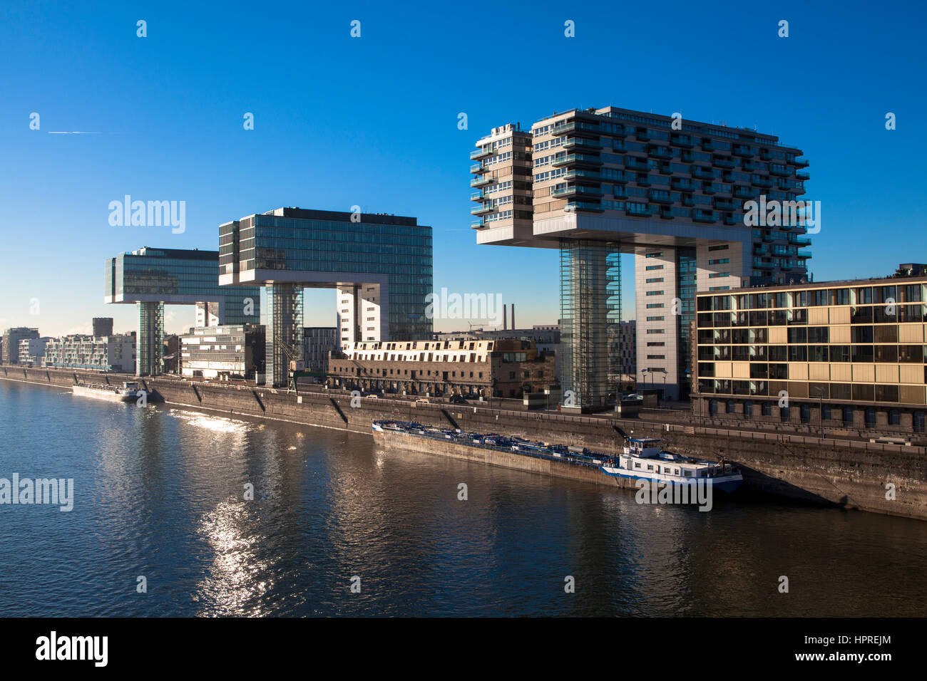 Europa, Deutschland, Köln, die Kran-Häuser am Hafen Rheinau Architekten Hadi Teherani, Rhein. Stockfoto