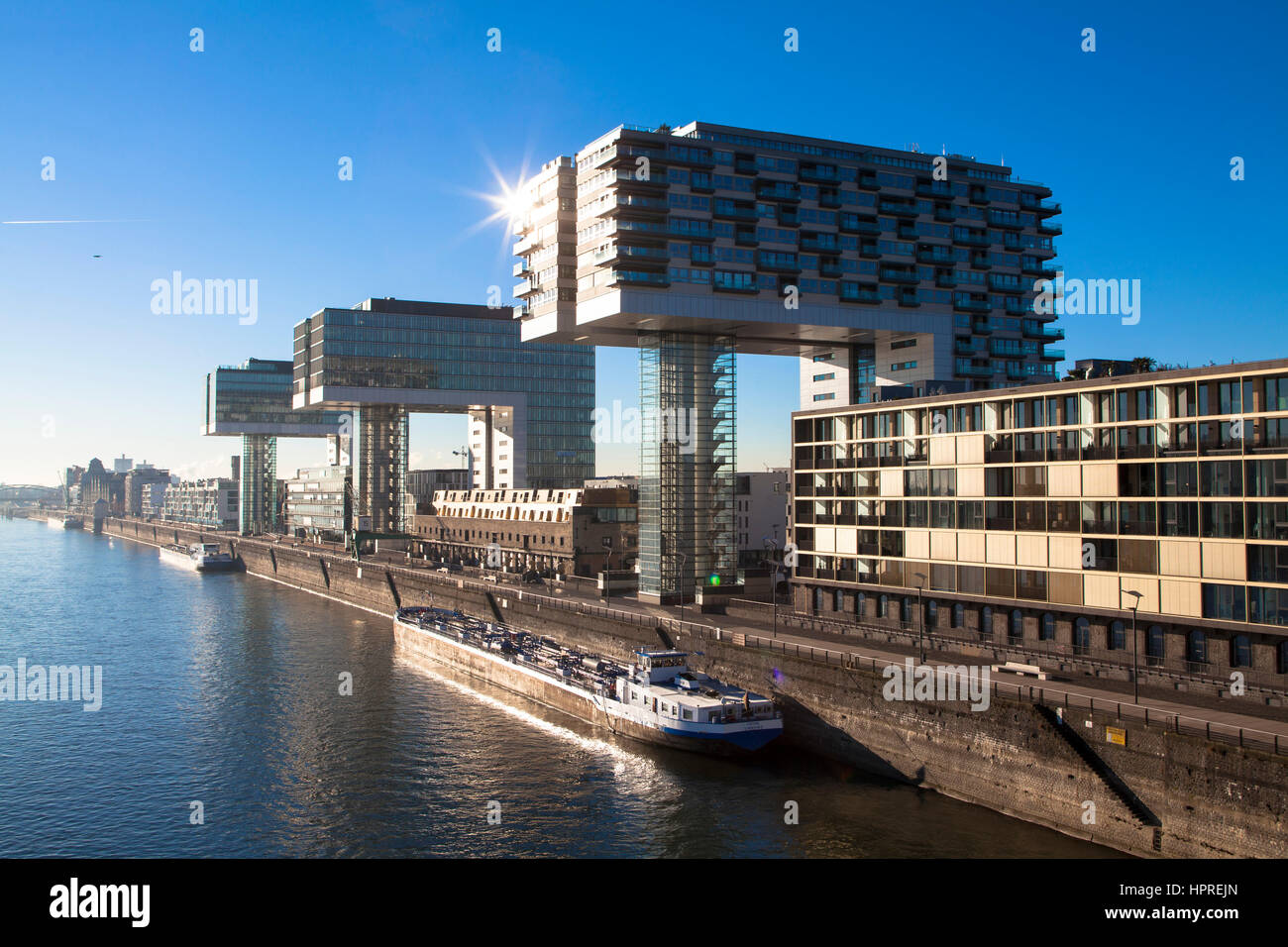 Europa, Deutschland, Köln, die Kran-Häuser am Hafen Rheinau Architekten Hadi Teherani, Rhein. Stockfoto