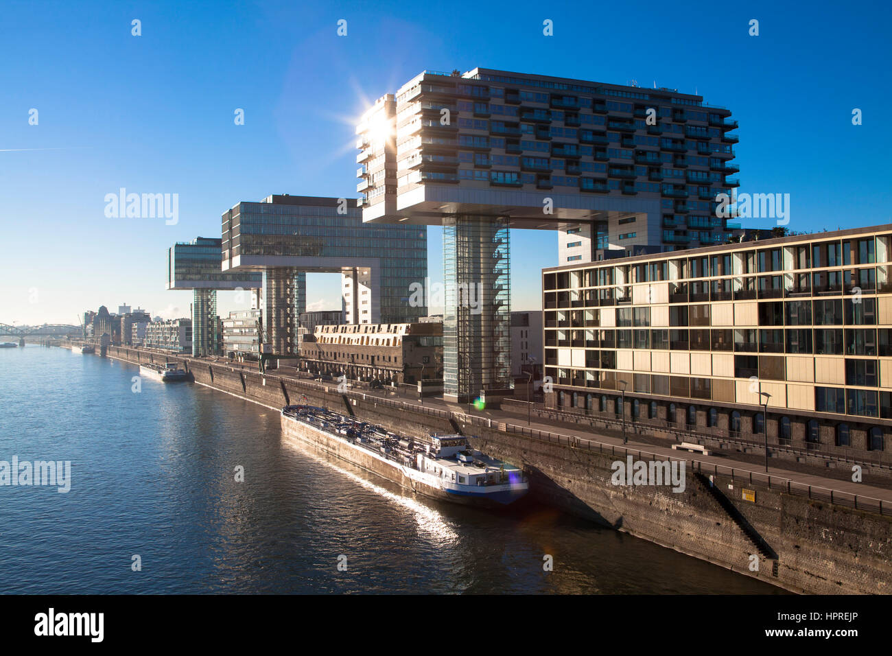 Europa, Deutschland, Köln, die Kran-Häuser am Hafen Rheinau Architekten Hadi Teherani, Rhein. Stockfoto