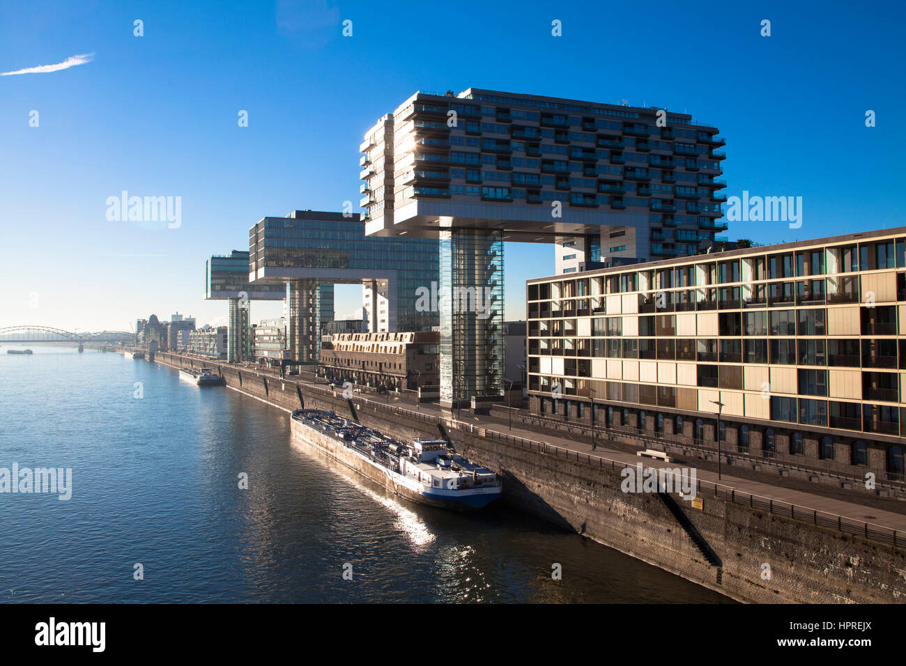 Europa, Deutschland, Köln, die Kran-Häuser am Hafen Rheinau Architekten Hadi Teherani, Rhein. Stockfoto