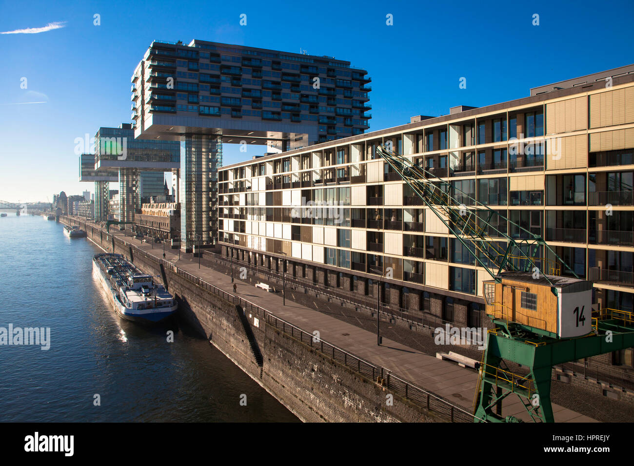 Europa, Deutschland, Köln, die Kran-Häuser am Hafen Rheinau Architekten Hadi Teherani, Rhein. Stockfoto