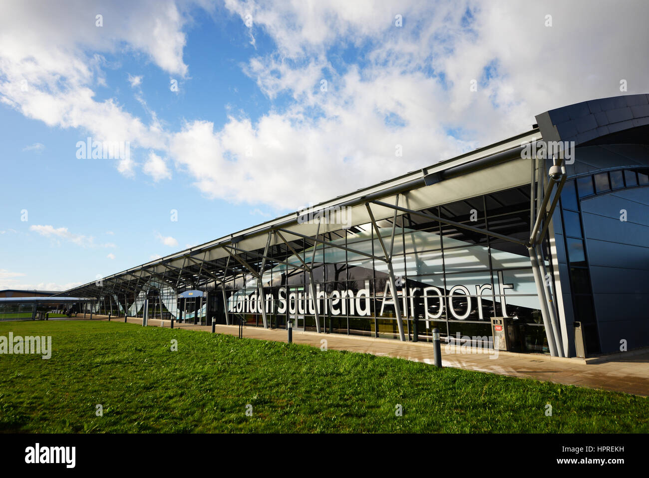 London Southend Airport Terminal Gebäude, Southend on SEA, Essex, Großbritannien. Mit Textbuchstaben, Name des Flughafens Stockfoto