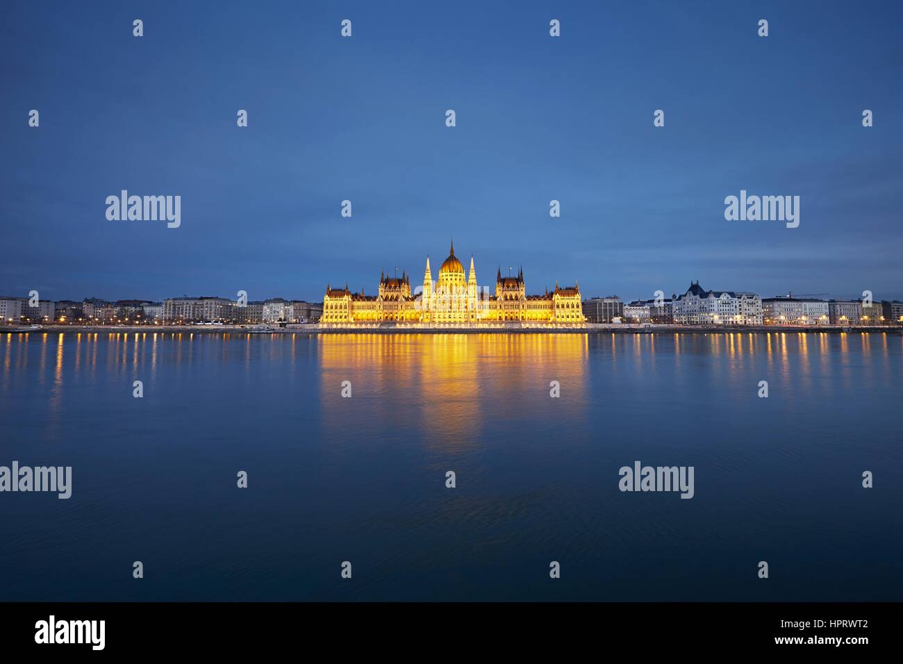 Erstaunliche Twilight in Budapest - Parlament in Budapest, Ungarn Stockfoto