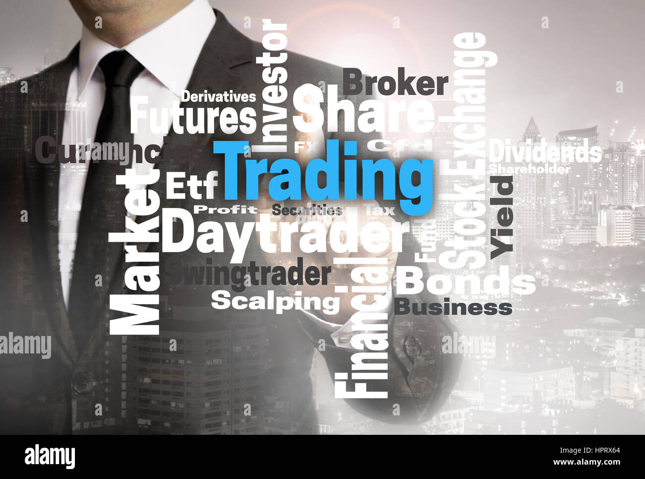 Handel mit Wordcloud Touchscreen zeigt Geschäftsmann. Stockfoto