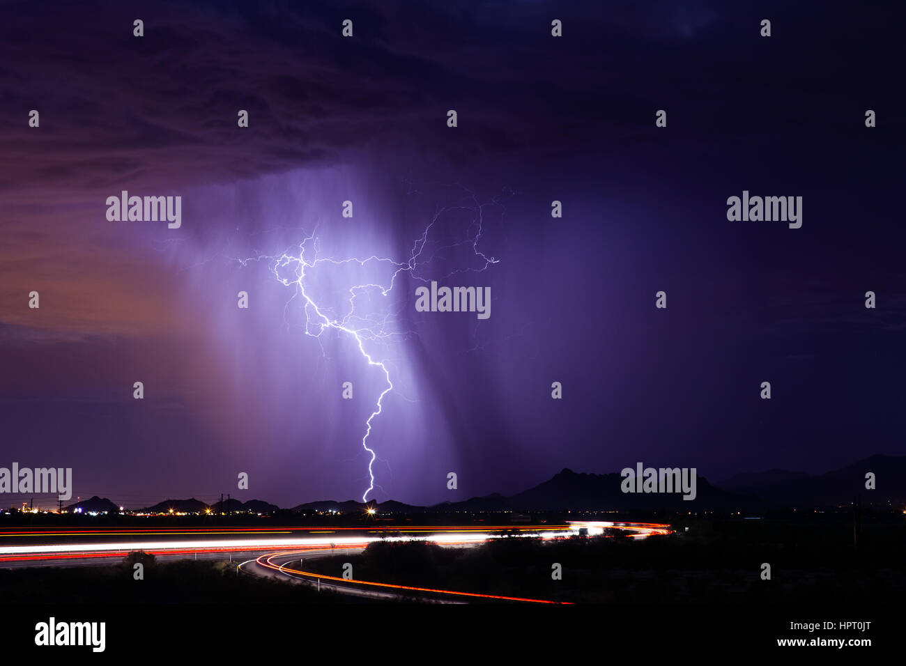 Gewitter mit Blitz in Tucson, Arizona Stockfoto