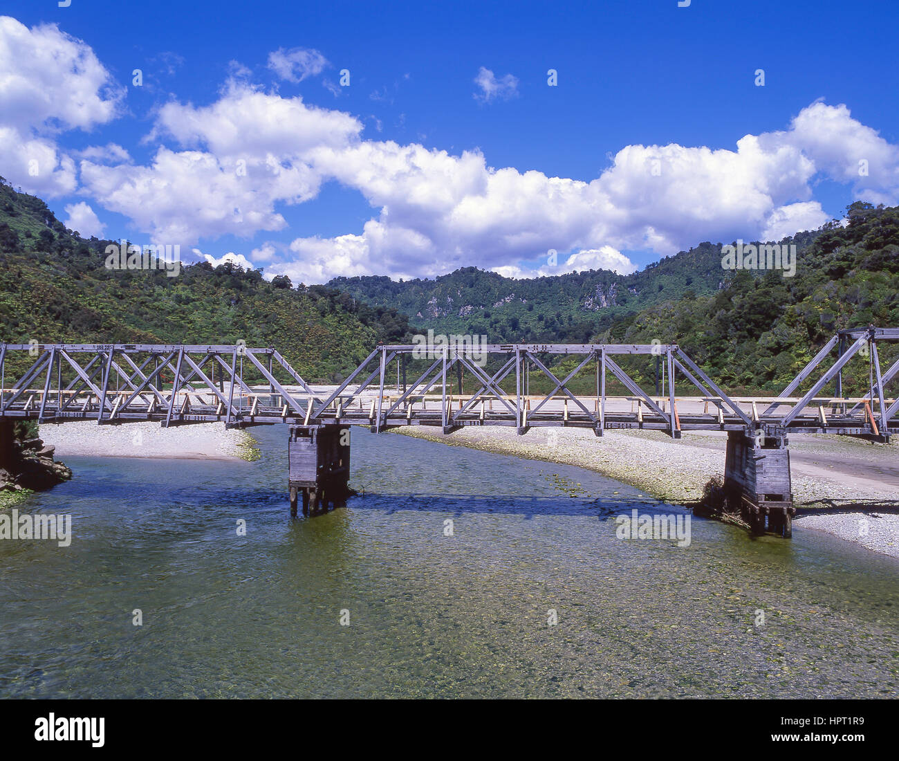 Historische Holzbrücke, Fox River, Paparoa National Park, West Coast, Südinsel, Neuseeland Stockfoto