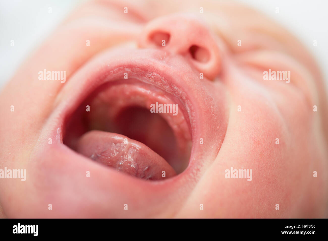 Neugeborenes Baby weint - selektiven Fokus Stockfoto