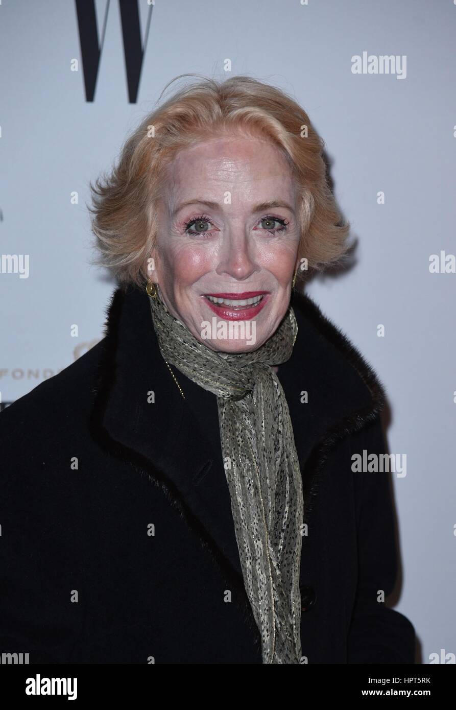 New York, NY, USA. 23. Februar 2017. Holland Taylor (bei Ankunft) im Ankunftsbereich für SUNDAY IN THE PARK WITH GEORGE Wiederbelebung Opening Night am Broadway, Hudson Theatre, New York, NY 23. Februar 2017. Bildnachweis: Derek Sturm/Everett Collection/Alamy Live-Nachrichten Stockfoto