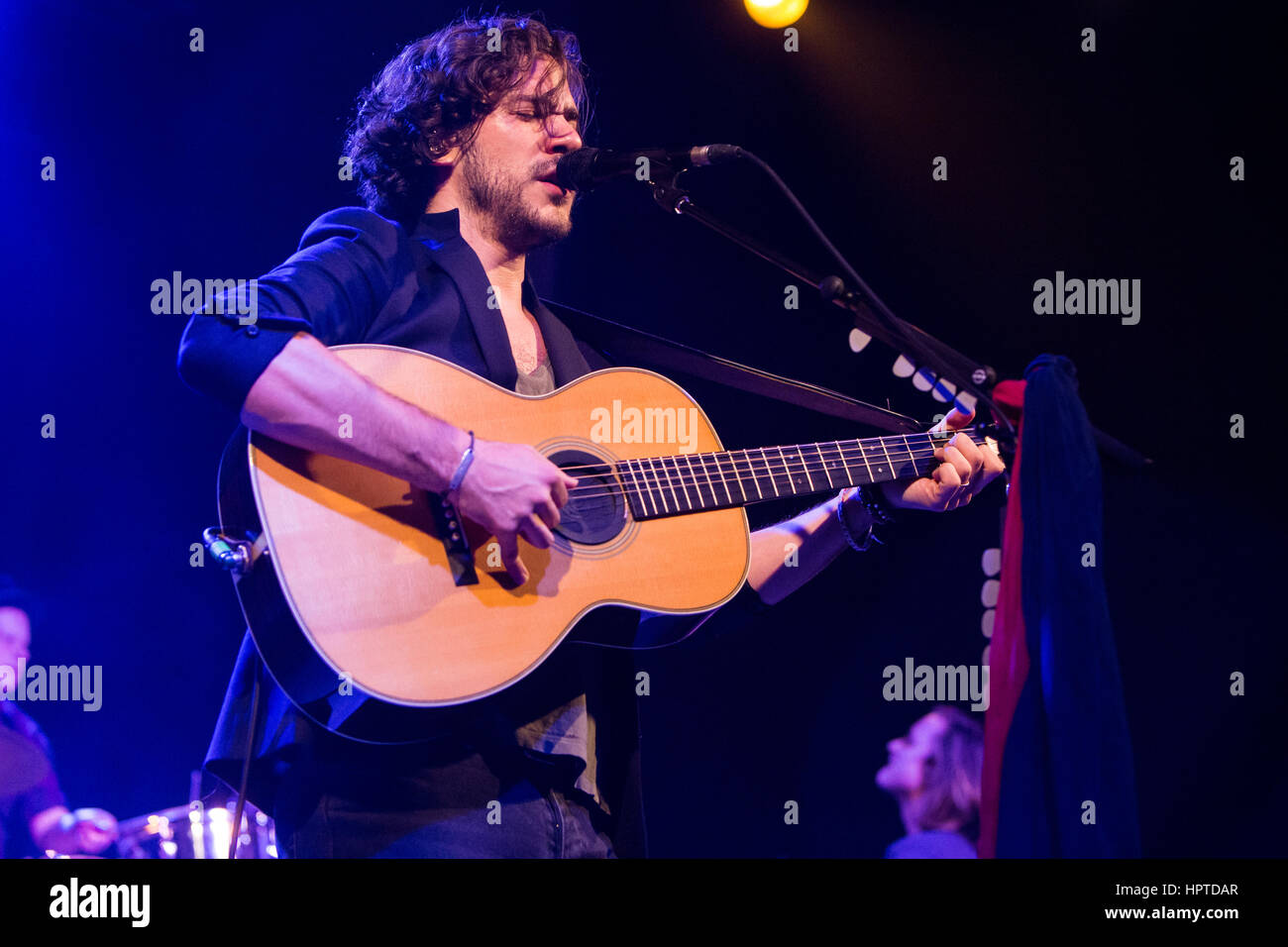 Mailand, Italien. 24. Februar 2017. Der englische Singer-Songwriter JACK SAVORETTI führt live auf der Bühne Fabrique während der "Schlafen Nein mehr Tour" Kredit: Rodolfo weitertransferiert/Alamy Live News Stockfoto