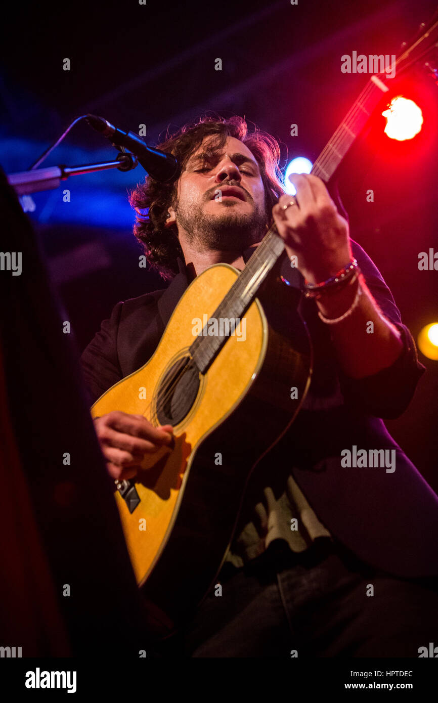 Mailand, Italien. 24. Februar 2017. Der englische Singer-Songwriter JACK SAVORETTI führt live auf der Bühne Fabrique während der "Schlafen Nein mehr Tour" Kredit: Rodolfo weitertransferiert/Alamy Live News Stockfoto