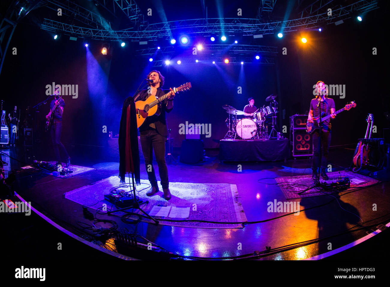 Mailand, Italien. 24. Februar 2017. Der englische Singer-Songwriter JACK SAVORETTI führt live auf der Bühne Fabrique während der "Schlafen Nein mehr Tour" Kredit: Rodolfo weitertransferiert/Alamy Live News Stockfoto