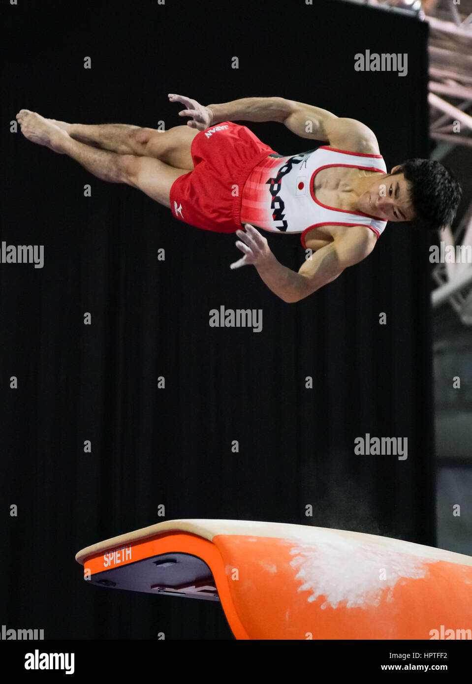 (170225)--MELBOURNE, 25. Februar 2017 (Xinhua)?--Kenzo Shirai Japans konkurriert die Männer Tresor Finale der World Cup Gymnastik in Melbourne, Australien am 25. Februar 2017. (Xinhua/Bai Xue) Stockfoto
