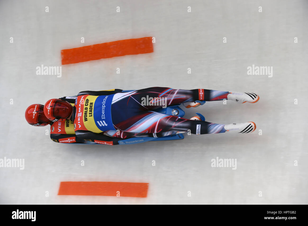 Altenberg, Deutschland. 25. Februar 2017. Toni Eggert (oben) und Sascha Benecken Deutschlands in einem zwei-Mann-Schlitten, während die Männer zuerst Frauenlauf bei der Rodel-WM in der DKB-Eiskanal in Altenberg, Deutschland, 25. Februar 2017. Foto: Arno Burgi/Dpa-Zentralbild/Dpa/Alamy Live-Nachrichten Stockfoto