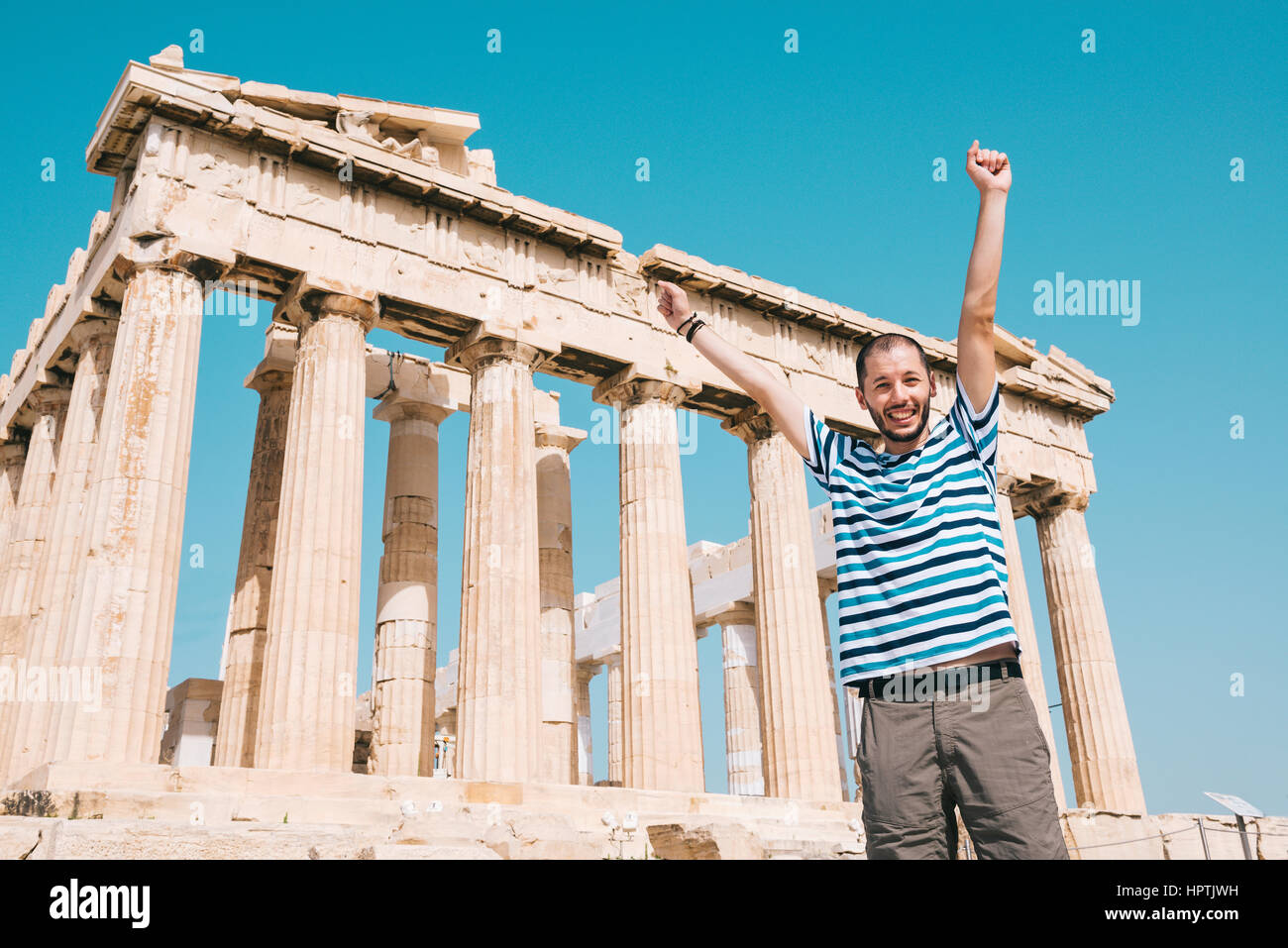 Griechenland, Athen, glücklicher Mensch in den Parthenon-Tempel auf der Akropolis Stockfoto