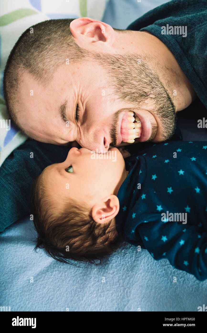 In Die Nase Beißen Stockfotos In Die Nase Beißen Bilder