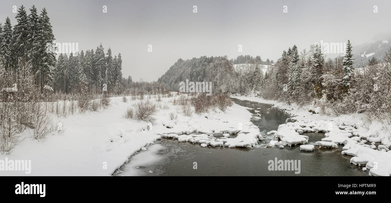 Deutschland, Bayern, Iller in der Nähe von Oberstdorf im winter Stockfoto
