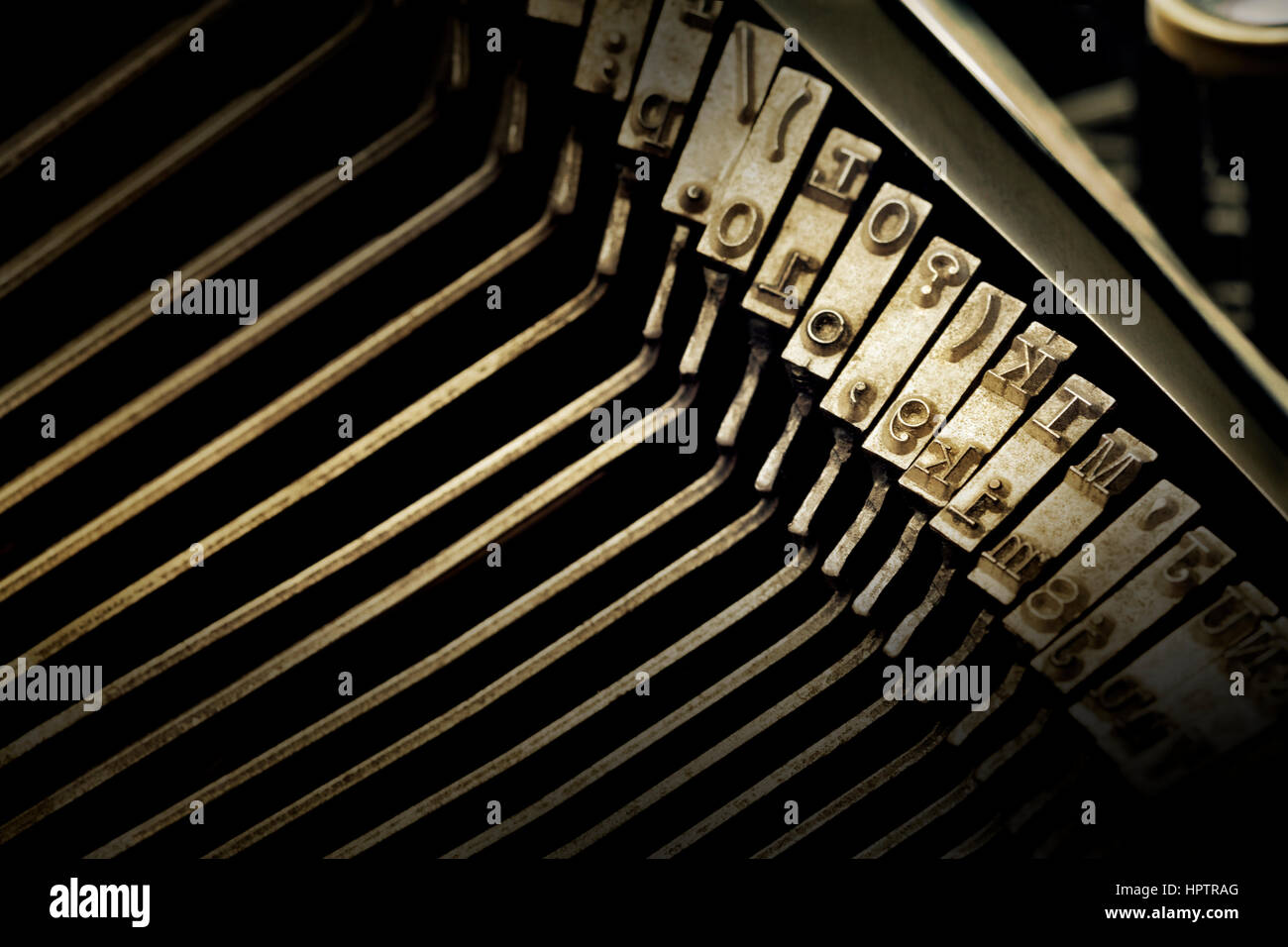 Makro-Ansicht von Schriftzeichen eine antike Schreibmaschine. Harte Fokus in der Mitte des Bildes und soft-Fokus auf die edgesedge Stockfoto