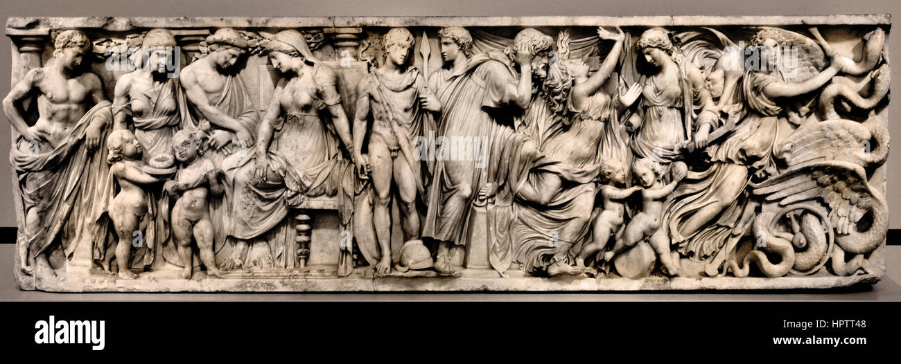 Medea Sarcophagus, Marmor, hergestellt in Rom 140-150 n. Chr. (Römischer Sarkophag mit Relief, der Szenen des Mythos von Medea nach der gleichnamigen Tragödie des athenischen Dichters Euripides darstellt. Die griechische Mythologie war in Rom ein beliebtes Motiv für Sarkophag-Reliefs, besonders dargestellt, Hochzeiten und Todesfälle, Glück und die Leiden des Lebens. Rome (Italien) in der Nähe von Porta San Lorenzo, wo es im Jahr 140 produziert wurde - 150 Ad ) Stockfoto