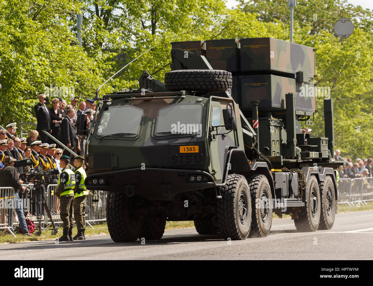 NASAMS Boden-Luft-Rakete System Trägerrakete auf Flag Day Parade in Turku, Finnland am 4. Juni 2016. Stockfoto