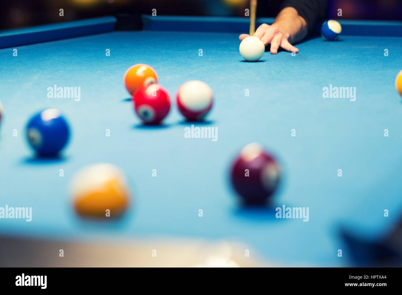 Pool-Billard, hand, mit dem Ziel der Spielball Stockfoto
