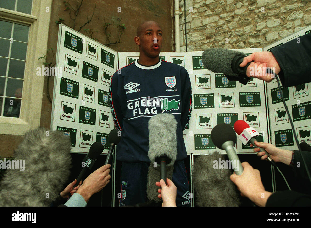 DION DUBLIN an der 10. Februar 1998 Ausbildung in ENGLAND Stockfoto