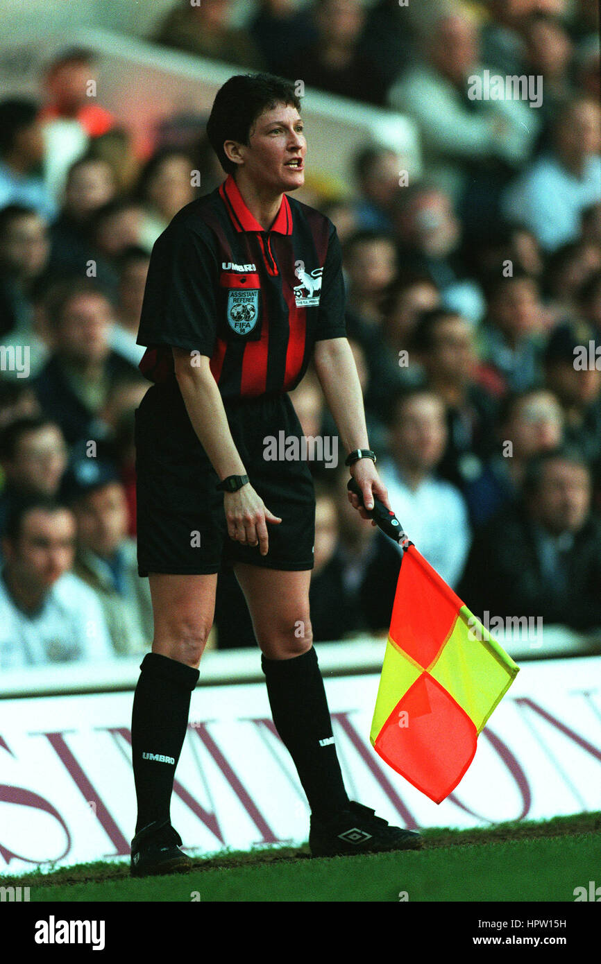 Frau W.A.TOMS TOTTENHAM V LEICESTER CITY 16. Februar 1998 Stockfoto